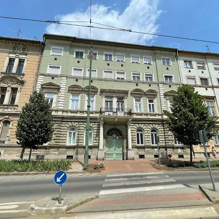 Fullmoon Apartments 1 Szeged Ngoại thất bức ảnh