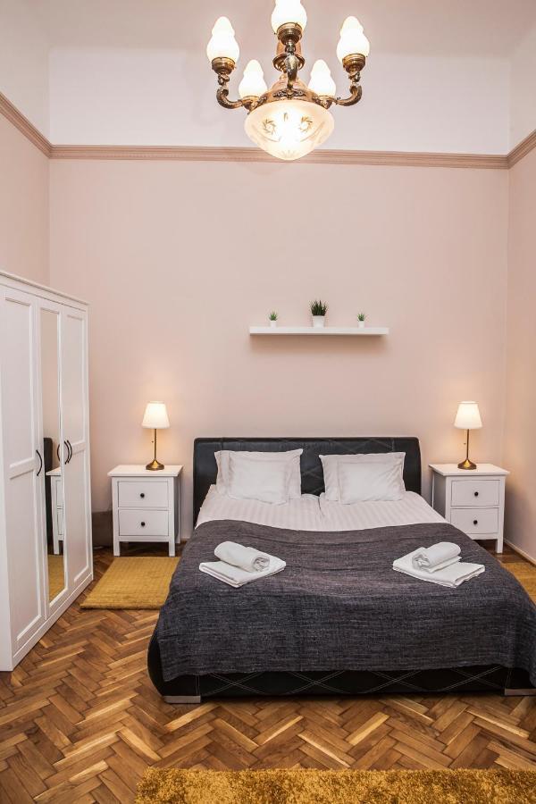 Fullmoon Apartments 1 Szeged Ngoại thất bức ảnh