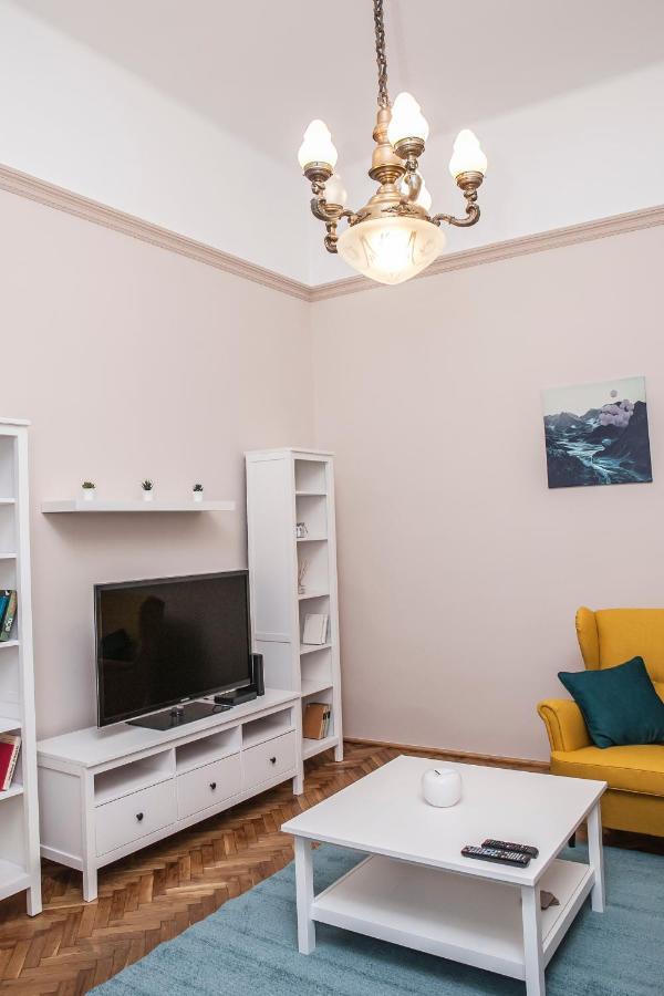 Fullmoon Apartments 1 Szeged Ngoại thất bức ảnh