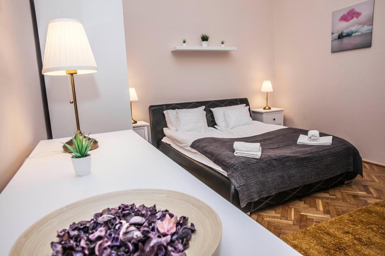 Fullmoon Apartments 1 Szeged Ngoại thất bức ảnh