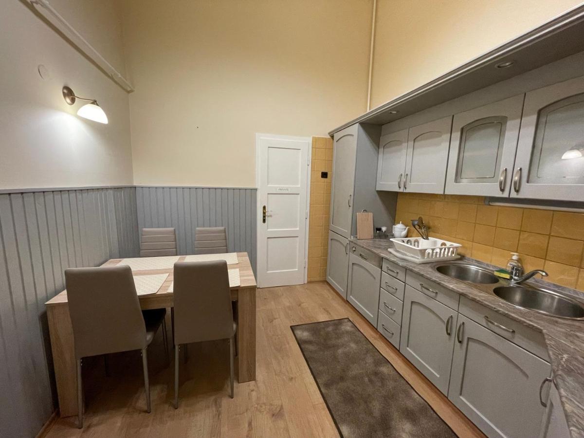 Fullmoon Apartments 1 Szeged Ngoại thất bức ảnh