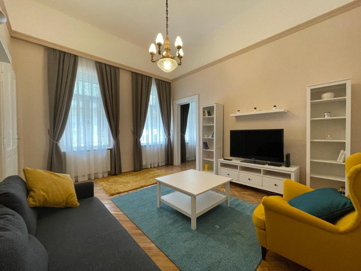 Fullmoon Apartments 1 Szeged Ngoại thất bức ảnh