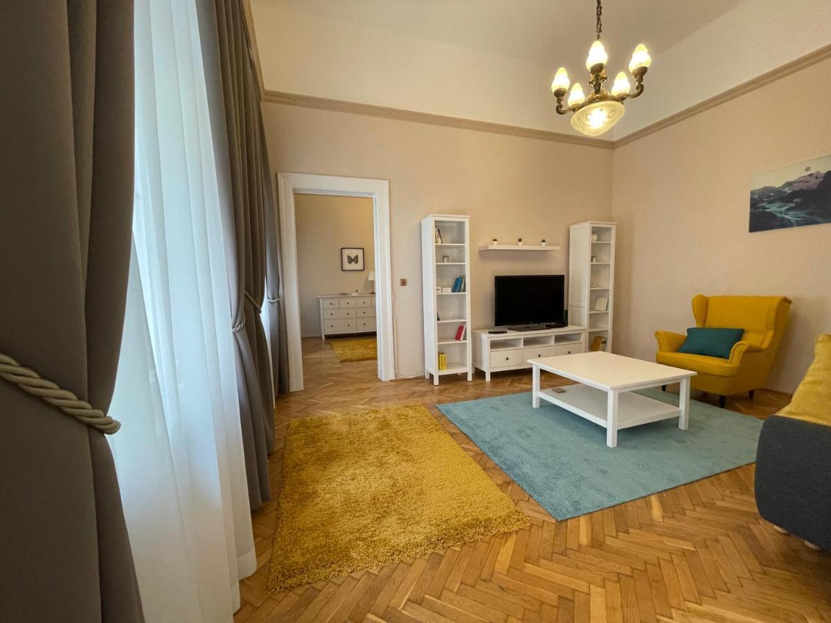 Fullmoon Apartments 1 Szeged Ngoại thất bức ảnh